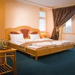 Thang Long Hotel & Restaurant